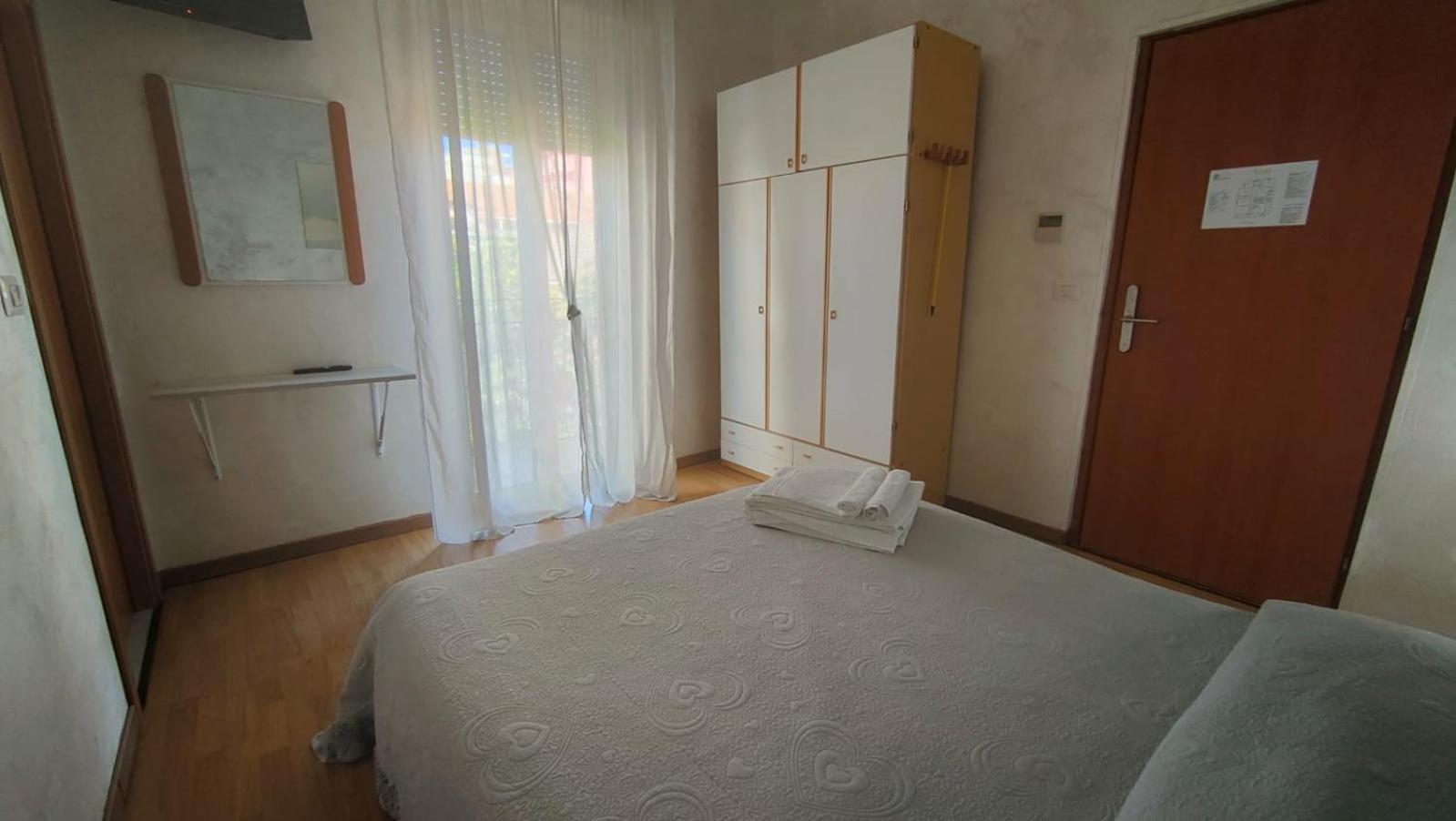 Hotel Eriale Rimini Bagian luar foto