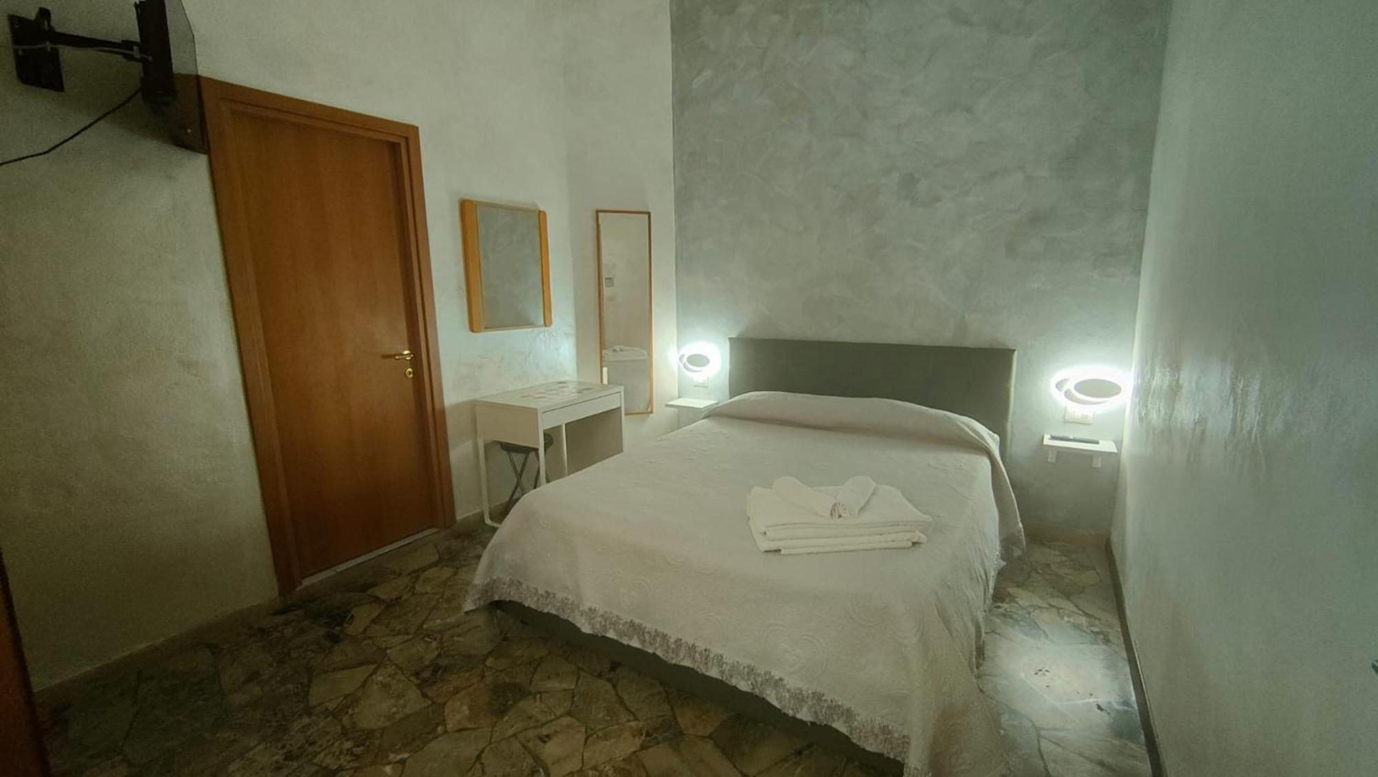 Hotel Eriale Rimini Bagian luar foto