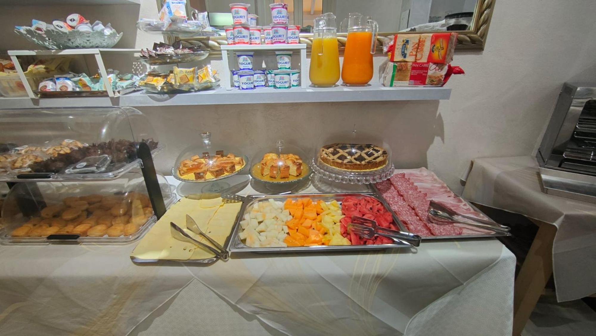 Hotel Eriale Rimini Bagian luar foto