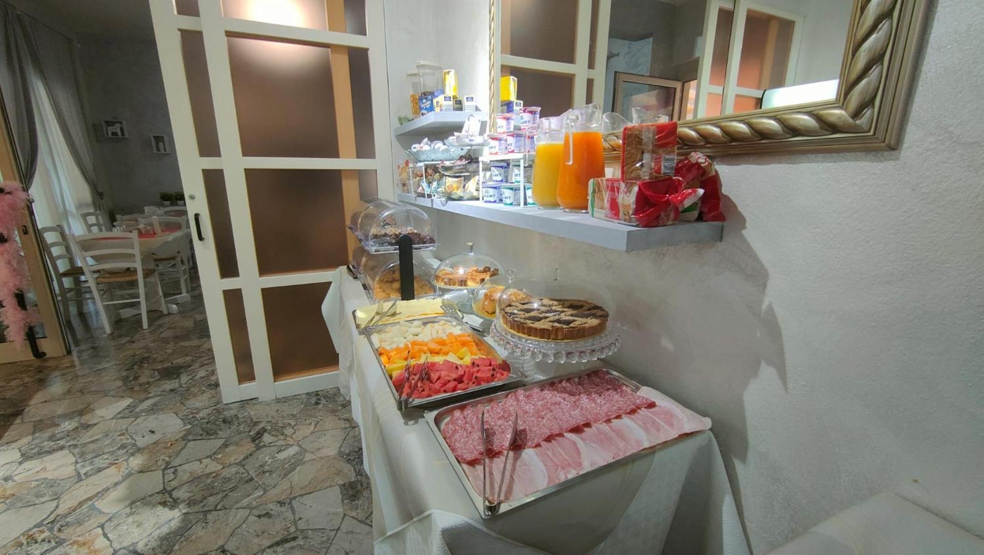 Hotel Eriale Rimini Bagian luar foto