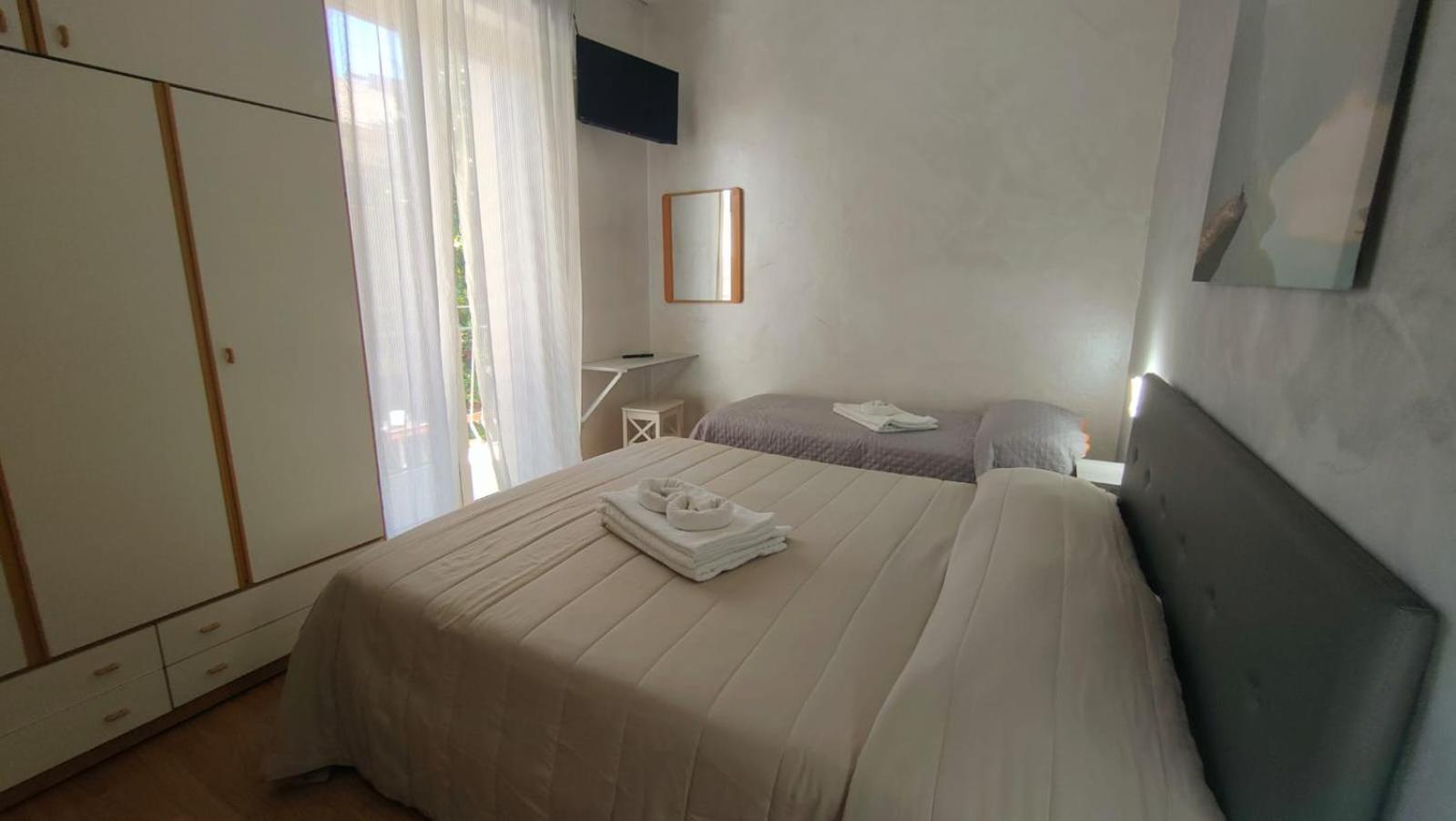 Hotel Eriale Rimini Bagian luar foto