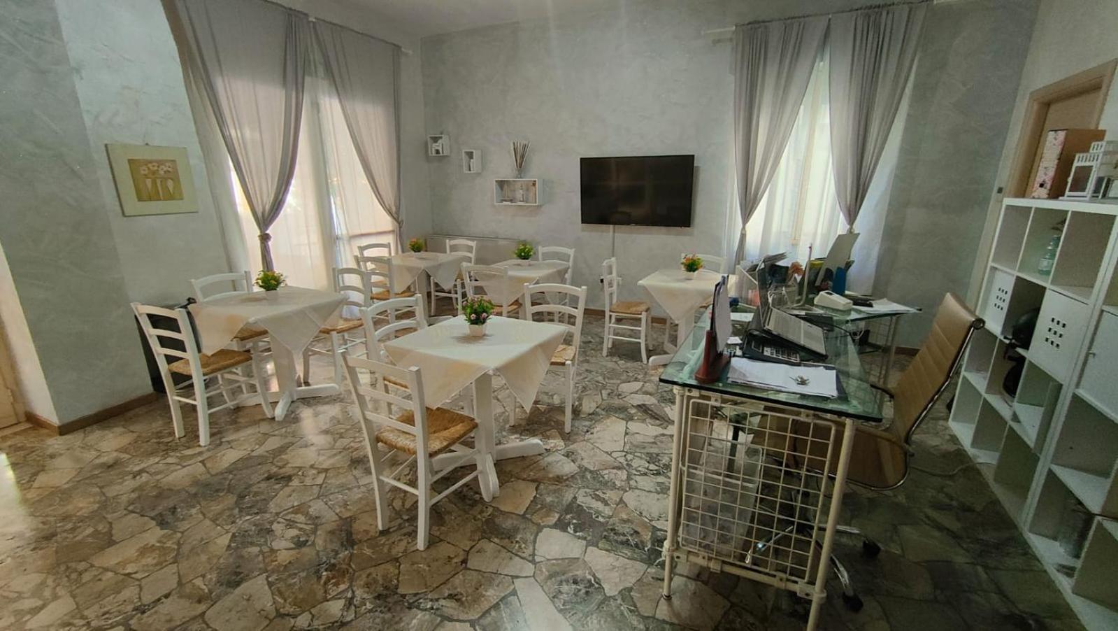 Hotel Eriale Rimini Bagian luar foto
