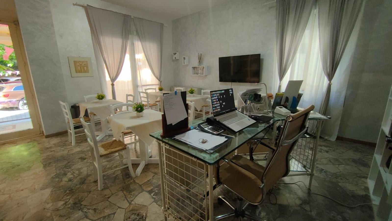 Hotel Eriale Rimini Bagian luar foto