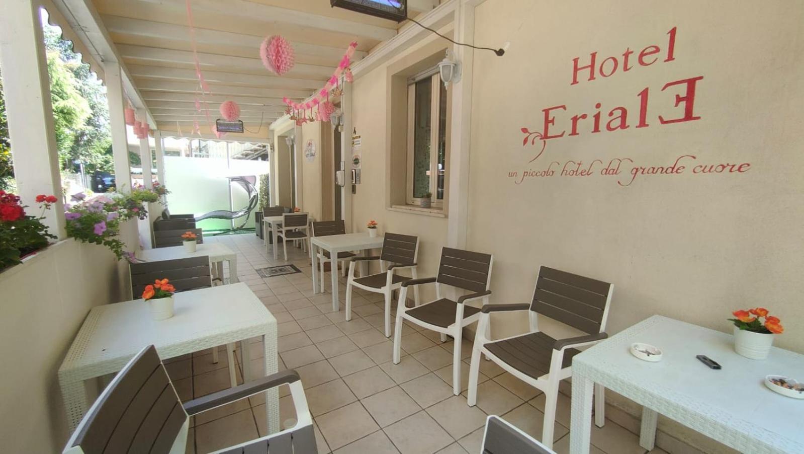 Hotel Eriale Rimini Bagian luar foto