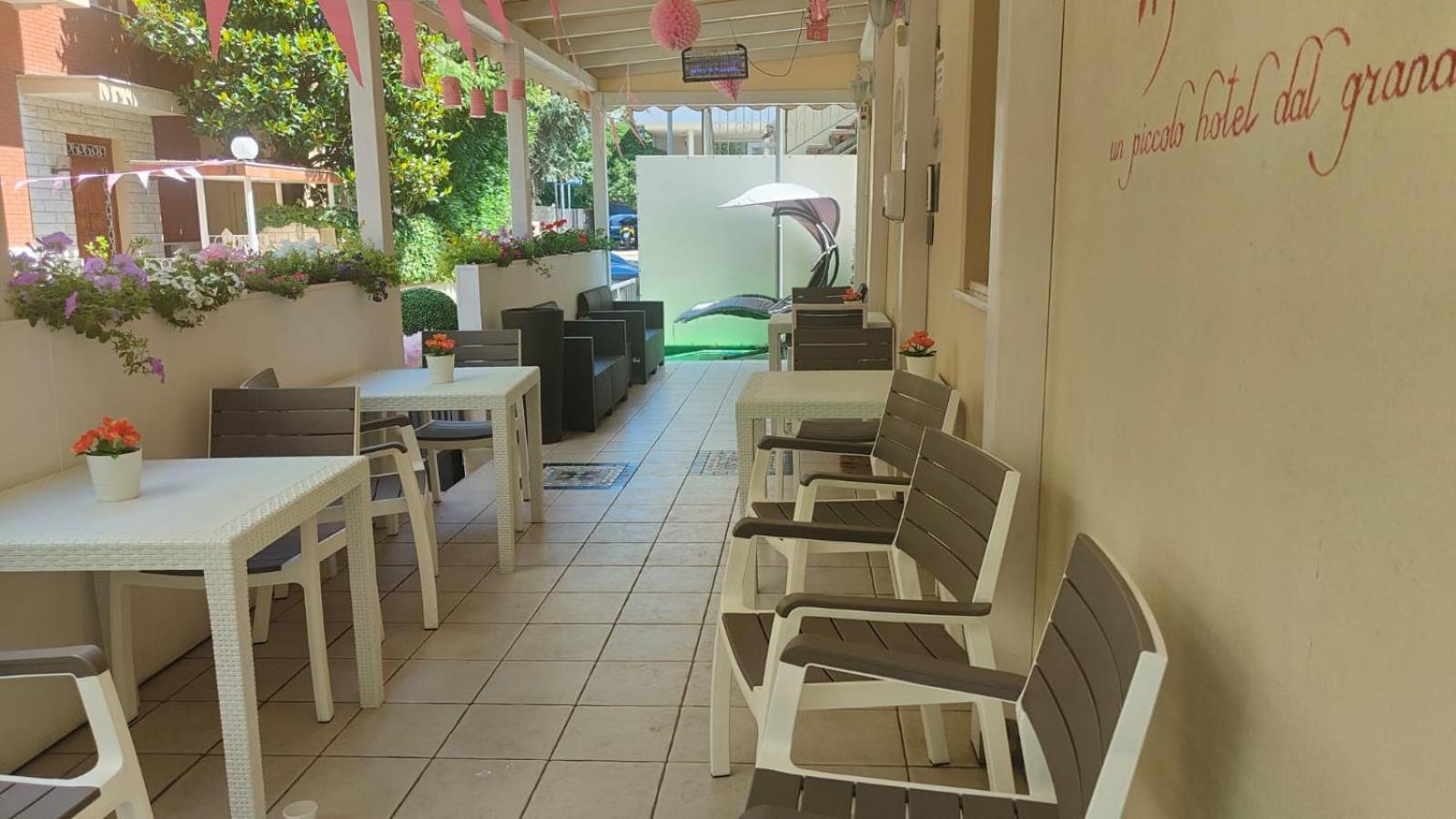 Hotel Eriale Rimini Bagian luar foto