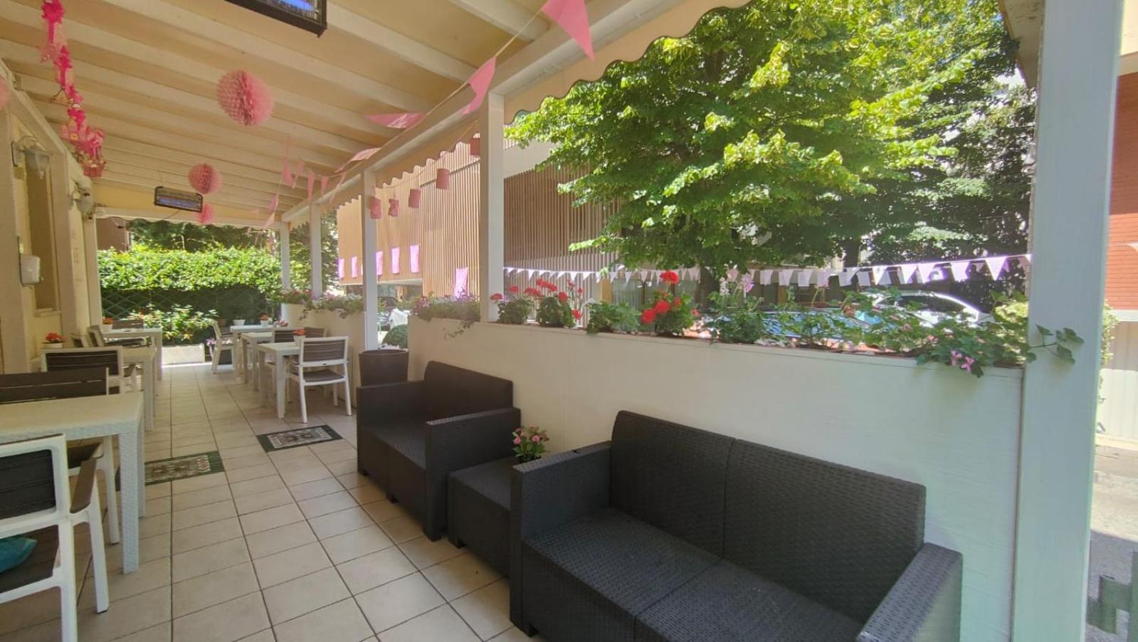 Hotel Eriale Rimini Bagian luar foto