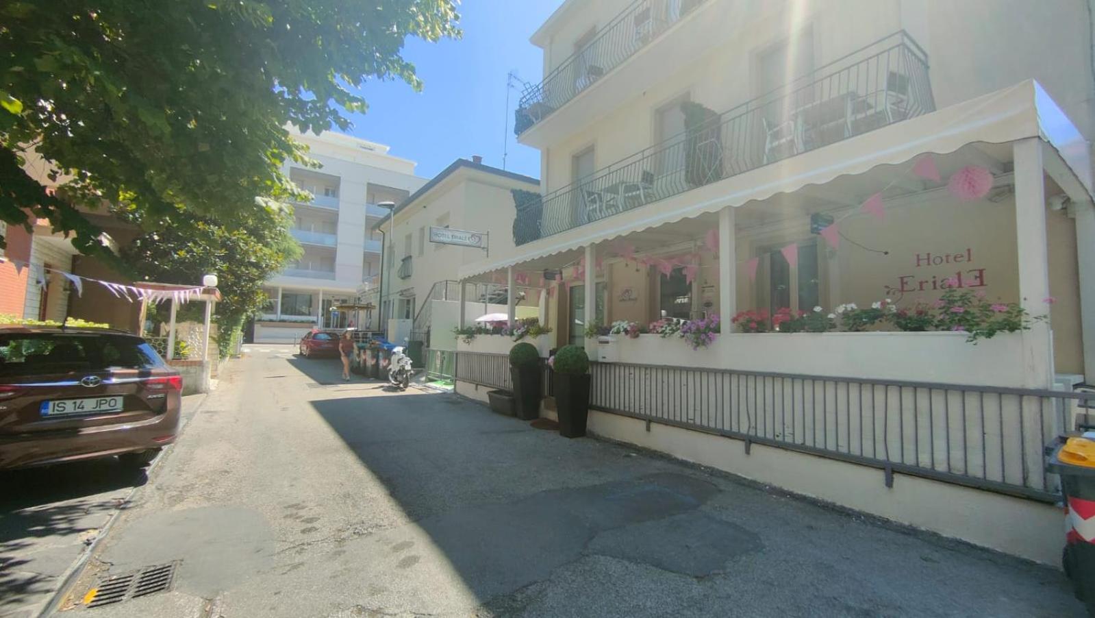 Hotel Eriale Rimini Bagian luar foto