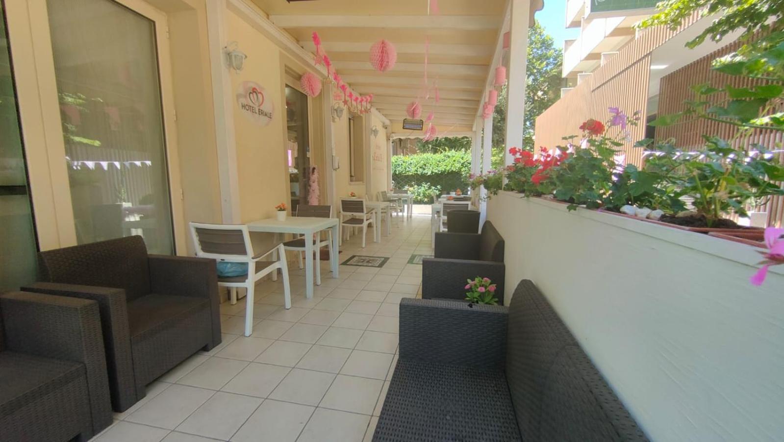 Hotel Eriale Rimini Bagian luar foto