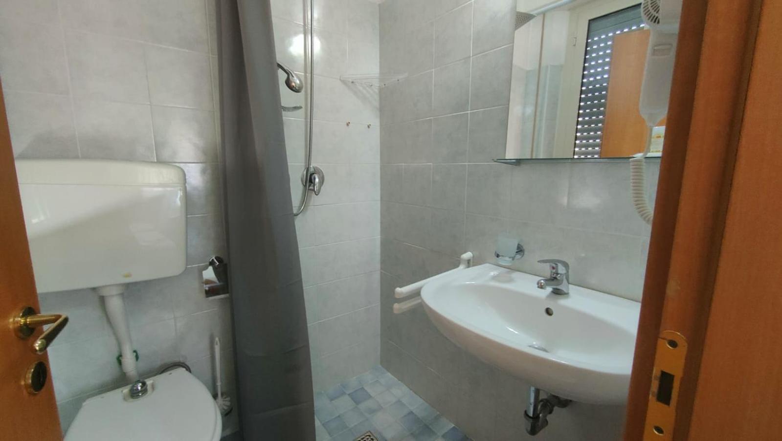 Hotel Eriale Rimini Bagian luar foto